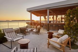 W Costa Navarino